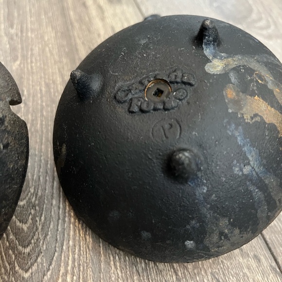 Vintage Canada Forge Cast Iron Chambersticks - Picture 4 of 6